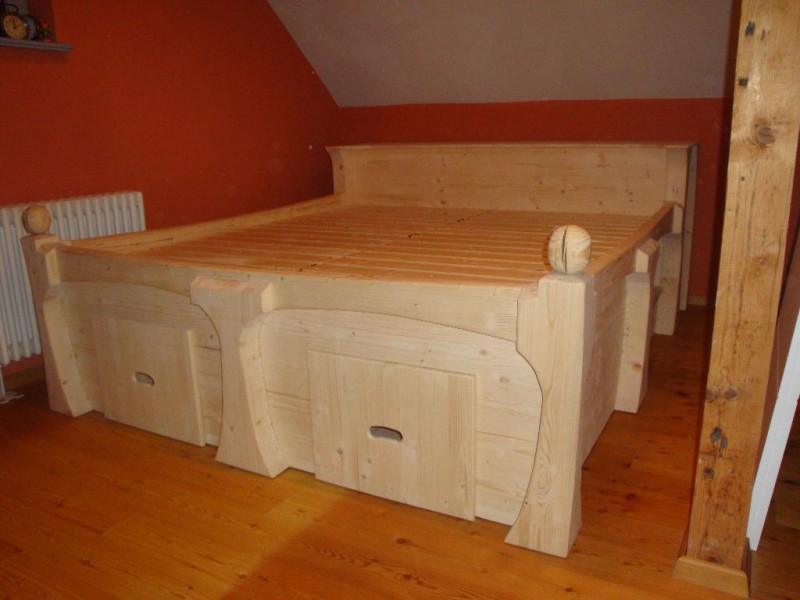 Bettgestell mit Bettkasten